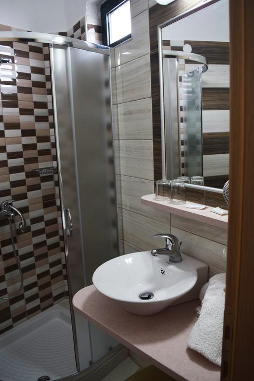 Iro Hotel Ajía Galíni Kültér fotó